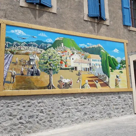 Maison Aux Lavandes לינה וארוחת בוקר